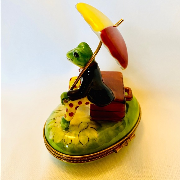 Limoges Frog with an Umbrella - Picture 2 of 5